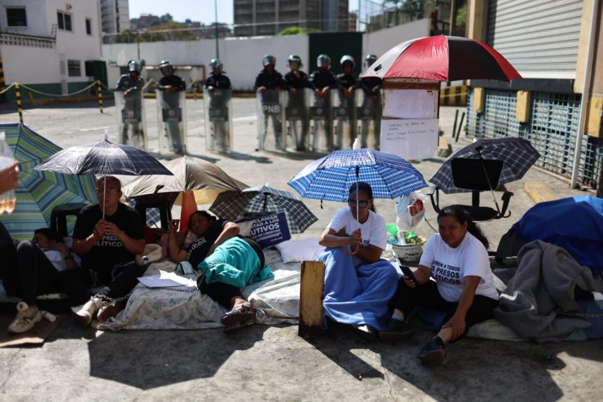 Familiares de presos politicos mantienen la huelga de hambre en Caracas