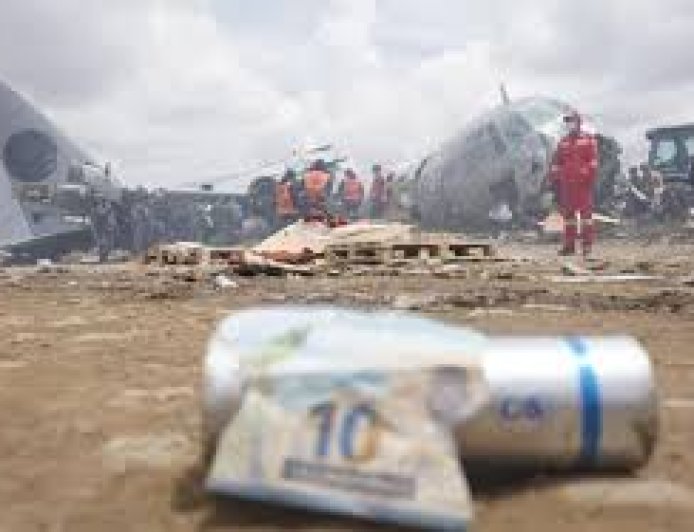 Enviaron a la cárcel a un aproximado de 19 personas por robo de billetes tras el accidente aéreo